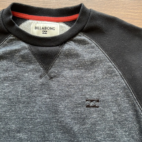 Billabong Crewneck with Pockets - Picture 2 of 7